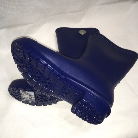 UGG Sienna Matte Rain Boots - Picture 8 of 16